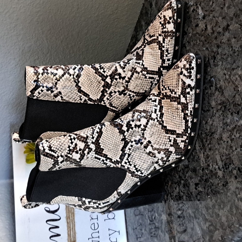 Charles David Snakeskin Ankle Boots with Block Heel Size 9.5 - Picture 2 of 7